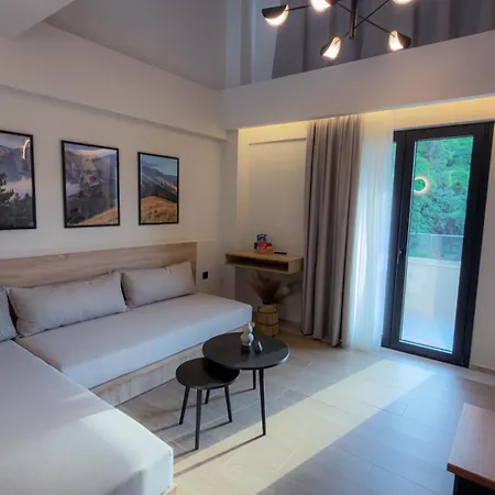 Three Peaks Elevated 3* Литохоро